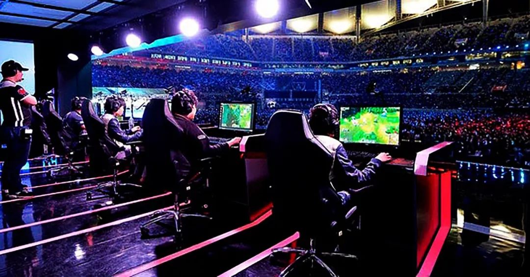 体育青岛海牛新援卡内飞抵中国