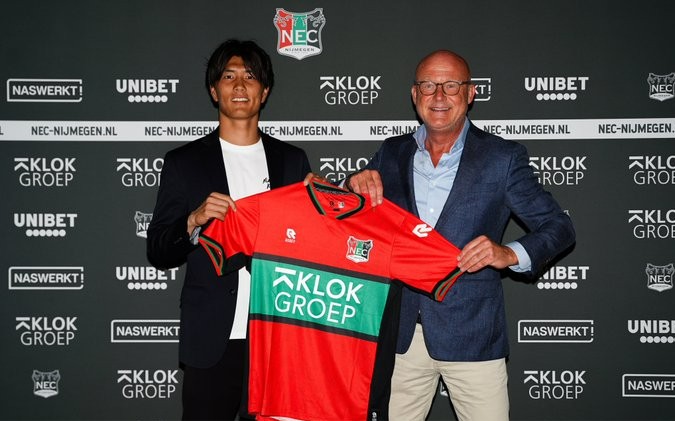 英超：枪手三弹轰蜜蜂 阿申纳重登积分榜首