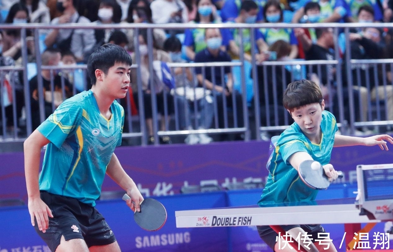 两侧中卫的 两侧中卫的